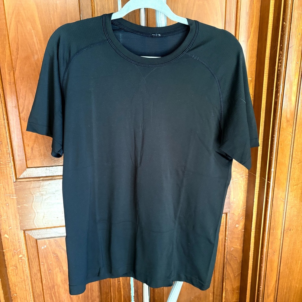 Lululemon Medium Metal Vent Tech Black